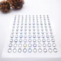 Primer plano de pegatinas de diamantes de imitación acrílicos blanco AB en 3mm 4mm 5mm - Paquete Mixto 3mm 4mm 5mm / Blanco AB