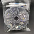 Kit de strass nail art DIY avec boîte multi-grilles, gemmes AB, colle et crayon sélecteur - Mix de 8 Grandes Grilles AB (Colle + Stylo Incl.)