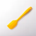 Espátula de silicona amarillo brillante de primera calidad con agujero para colgar en cocina - Raspador pequeño