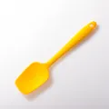 Espátula profesional de silicona amarilla resistente al calor para sartenes antiadherentes - Espátula en T pequeña