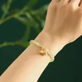 Elegantes Armband aus natürlicher grüner Hetian-Jade mit goldenen Lotus-Anhängern - Hellgrün