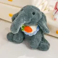Peluche de elefante gris suave con un lindo babero de zanahoria tejido para bebés - 45cm / Estilo Babero de Zanahoria / Gris