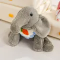 Weiches graues Elefanten-Plüschtier mit handgestricktem Karotten-Lätzchen für Babys zum Kuscheln - 45cm / Karotten-Lätzchen-Stil / Braun