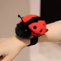 Mignon bracelet à claque en peluche coccinelle pour décoration poignet des enfants - Bracelet Slap Coccinelle