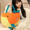 Cojín de ballena de peluche naranja con manta y detalle de bordado Lucky - Pequeño (Desplegado 1x1,5m) / Naranja Soleado