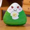 Peluche zongzi verde triangolare con faccina buffa che tiene un uovo al tegamino - Zongzi Uovo al Tegamino / 20cm