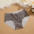 Gros plan sur les détails des sous-vêtements pour femmes sans couture imprimé léopard. - S / Léopard Noir