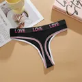 Schwarzer gerippter Baumwoll-Tanga mit niedriger Taille und LOVE-Buchstaben-Hüftband - S / Unterteile / Schwarz