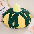 Weiches grün-gelb gestreiftes Halloween Kürbis Plüschkissen für die Sofadekoration - 15cm / Gelb/Grün