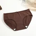 Ademende katoenen damesslip in trendy Maillard bruin met een sierlijk subtiel strikje - XS / Bottoms / Donker Koffie