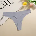 Perizoma invisibile da donna in seta ghiaccio con vita a V grigio-viola, design ultra sottile - Taglia S / Pantaloni e gonne / grigio-argento