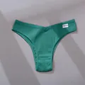 Detailansicht grüner gerippter Damenunterwäsche aus Baumwolle mit bequemem V-Bund-Design. - M / Waldgrün