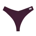 Detailopname van een dieppaarse wafelgebreide string voor dames met wit FINETOO-merklabel - S / Bottoms / Druivenpaars