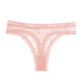 Dettaglio ravvicinato di un perizoma in pizzo rosa con eleganti farfalle e fascia logata - Taglia S / Pantaloni e gonne / Rosa