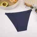 Nahaufnahme von nahtlosen dunkelblauen Eisseiden-Slips für Damen im bequemen Bikini-Stil. - S / Unterteile / Himmelblau