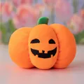 Simpatico peluche a zucca di Halloween con ricamo del viso di Jack-O'-Lantern classico - Vestibilità regolare / 10cm / Arancione
