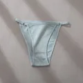 Sexy lichtgroene katoenen bikini panty met lage taille, dunne bandjes en metalen ring details - Grijsblauw
