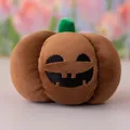 Süßer brauner, leuchtender Halloween-Kürbis-Plüschanhänger mit gesticktem Jack-O-Lantern-Gesicht - Reguläre Passform / 10cm / Braun