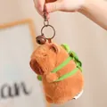 Mignon porte-clés en peluche capybara marron avec un petit sac à dos vert pour sacs - 12cm / Pendentif Sac à Dos Tortue