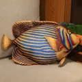 Cojín de peluche realista de pez ángel emperador con llamativos patrones de rayas naranja y azul - Estilo Pez Ángel Emperador (Estilo B) / 50cm