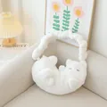 Vista detallada del bolso de peluche con forma de gato blanco y correa fruncida - Estilo Bolso de Hombro / Blanco