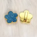 Small 8mm blue glitter flower charm with gold border for DIY jewelry and bracelets - 金底亮粉花朵-湖蓝色