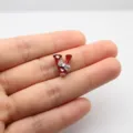 Colgante letra V de esmalte rojo de 8mm con lazo y pedrería para creación de joyas DIY - Lazo Letra-V