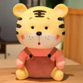 Niedliches Tiger Plüschtier aus elastischem Samt mit brauner Latzhose für Kinder - 33cm / Rosa