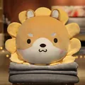 Lindo cojín de peluche 2 en 1 de animal girasol con una suave manta gris doblada. - Shiba Inu