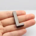 Grand accessoire lettre L en métal gris foncé brillant 30mm pour vêtements DIY - Lettre L / 30mm / Métal canon