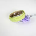 Hellgrünes Doppelarmband aus Kunstleder mit Schlangenmuster und Metalldruckknöpfen - Hellgrün