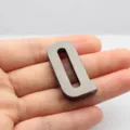 Accessoire métallique lettre Q brillante de 30mm pour sacs et chapeaux DIY - Lettre Q / 30mm / Métal canon