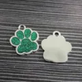 Funkelnder grüner Glitzer-Hundepfoten-Anhänger für Tiermarken und DIY-Schmuckherstellung - Chrom-Basis-Stil / 25*27mm / Dunkelgrün