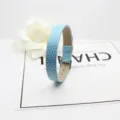 Bracelet en simili cuir bleu clair motif serpent de 10 mm avec boucle en métal - Ancienne boucle ronde motif serpent / 10mm / Bleu clair