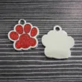 Roter glitzernder Pfotenabdruck-Anhänger aus Metall für Hunde und Katzen, DIY. - Chrom-Basis-Stil / 25*27mm / Rot
