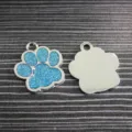 Glitzernde blaue Hundepfote Metall Haustier ID Marke und DIY Schmuck Anhänger Zubehör - Chrom-Basis-Stil / 25*27mm / Seeblau