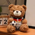 Simpatico orsetto di peluche marrone con maglia calcio Germania e pallone. - Orso Bruno Patchwork Bianco (Germania)
