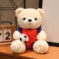 Simpatico orsetto di peluche color crema con maglia da calcio rossa e blu e pallone - Orso Bianco Strisce Rosso Blu (Spagna)