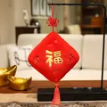 Plüschiger roter chinesischer Neujahrsanhänger mit goldbesticktem Fu-Zeichen und Quaste - 15cm Anhänger / Segen-Symbol