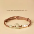 Elegantes handgefertigtes Hetian-Jade-Armband mit Ping An-Schnalle und weißen Perlenverzierung - Sicherheitsknopf Perlenarmband Stil / Braun