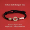 Schwarzes geflochtenes Armband mit Hetian-Jade-Friedensschnalle und eleganten weißen Perlen - Ping'an Schnallenstil / Sicherheitsknopf ca. 13mm + Perle ca. 6mm / Eleganter Schwarz