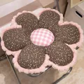 Coussin fleur marron à fleurs avec centre à carreaux roses et bordure en fausse fourrure - Marron Floral / 50cm