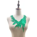 Aufwendige grüne wasserlösliche Spitzen-Blumen-Ausschnitt-Applikation auf einem Mannequin - Grün