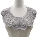 Dettaglio colletto in pizzo grigio ricamato in seta di latte per accessori cucito DIY - Grigio