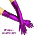 Detailansicht der 50 cm langen metallisch violetten Stretch-Handschuhe für Abend-Cosplay - 50cm / Lila