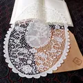 Elegante witte ovale kanten placemat met bloemen borduurwerk en gegolfde rand - 41*31cm / Wit