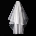 Voile de mariée blanc court à deux épaisseurs avec peigne en métal sur fond noir. - 80cm / Blanc