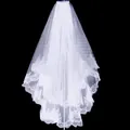 Eleganter weißer mehrlagiger Hochzeitsschleier mit feiner Spitzenkante und Stickerei - Doppellagig mit Kamm-Stil (T204) / Weiß