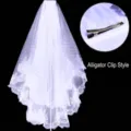 Eleganter weißer Brautschleier aus Spitze mit Entenschnabel-Clip für einen sicheren Halt - Doppellagig mit Clip-Stil (T204) / Weiß