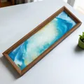 Vista detallada del arte de arena movediza 3D azul y oro en un marco de madera - Tamaño 28x12x3 / Azul Y Verde